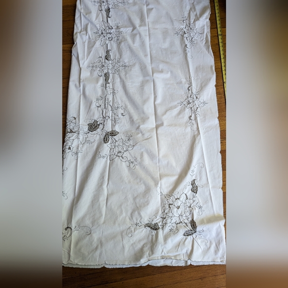 Vintage Madeira Linen Banquet Tablecloth NWOT Rectangular and Huge! - Picture 5 of 7